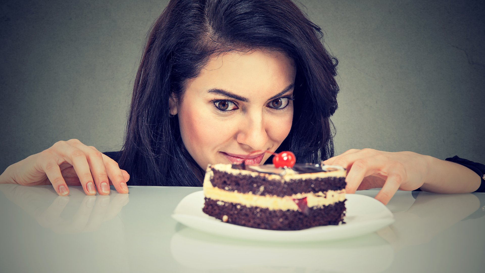 Maybe you've considered intuitive eating for weight loss. It does have wonderful benefits from healing your relationship with food, to saying goodbye to diets forever. But there are some things to understand